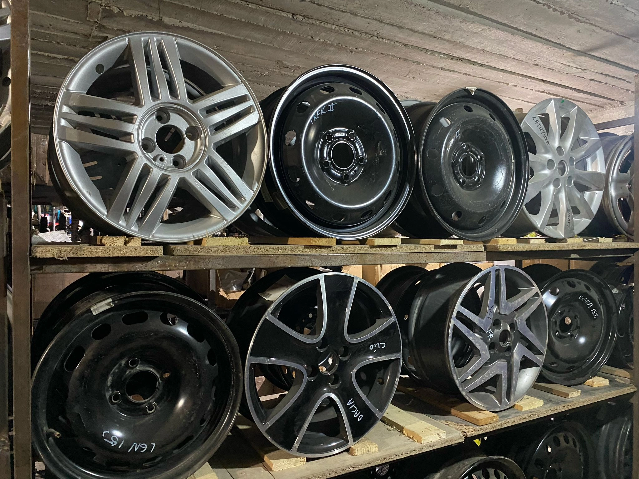 16 İNÇ 4X100 SİYAH FR JANT 